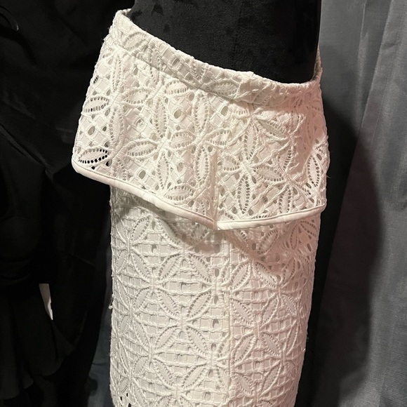 One shoulder White Lace Overlay Blouse by 7th Avenue Design Studio size M - Picture 3 of 7